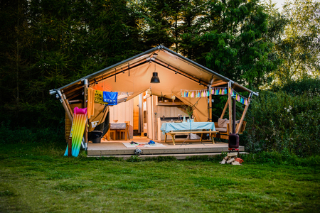 Lodge mit eigenem Sanit&auml;rbereich f&uuml;r 4 Personen &ndash; Leri UFO