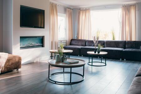 Gruppen&shy;villa + Lodges | 24 + 4 Personen