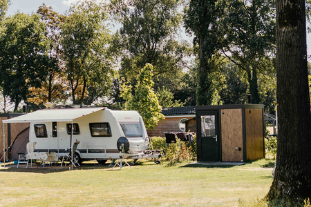 Kampeerplaats Comfort met privé sanitair